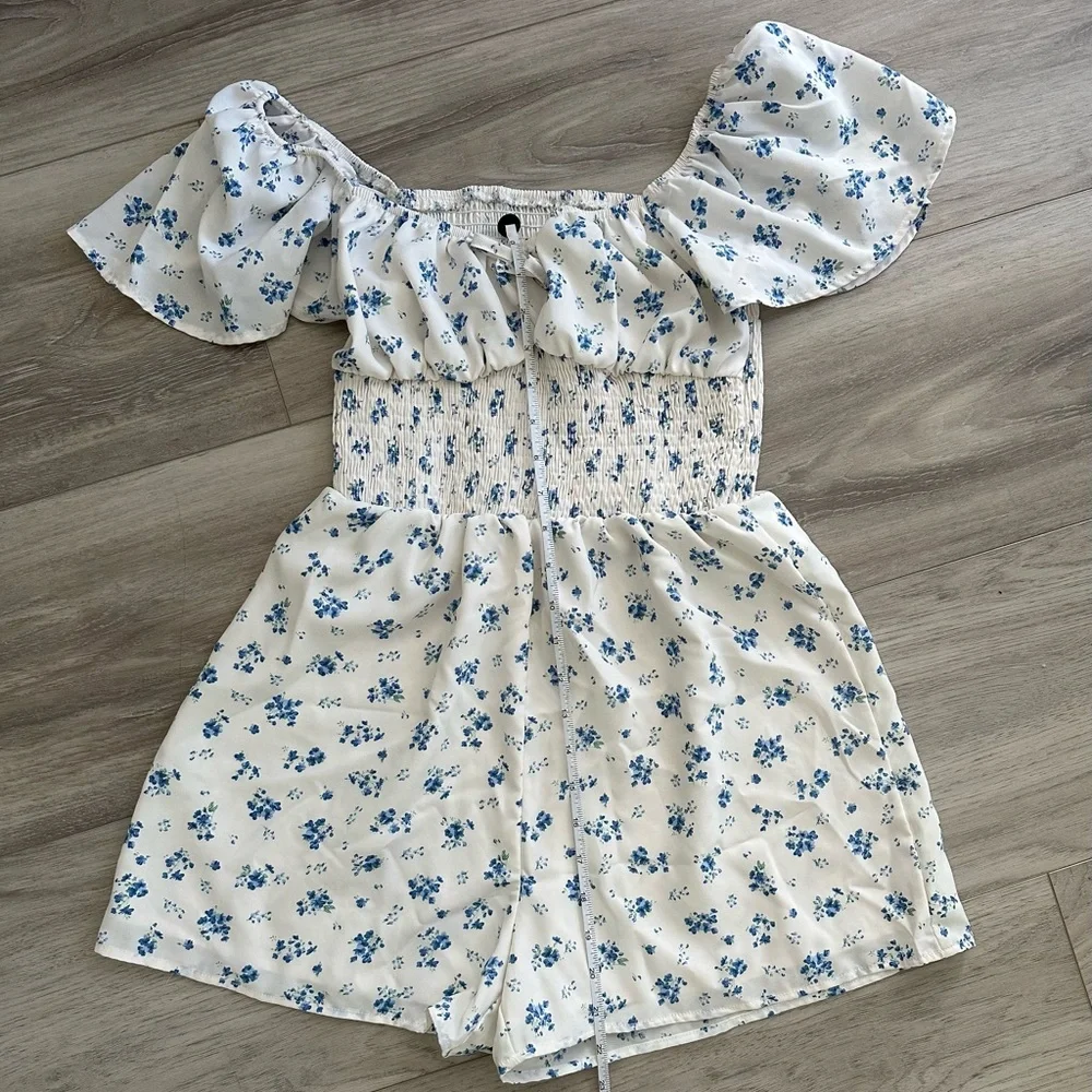 Floral Off-Shoulder Romper - Picture 4 of 6